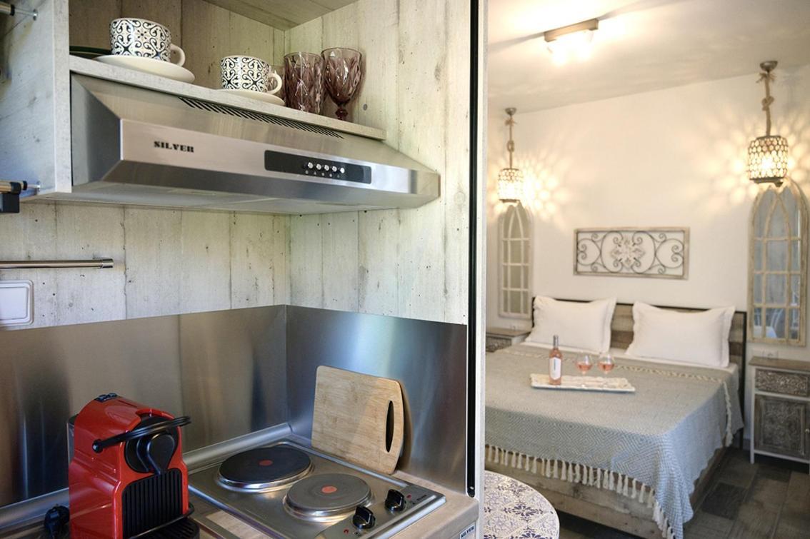 Meltemi luxury apartments Nea Roda Extérieur photo