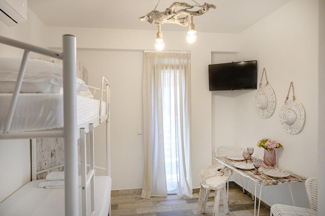 Meltemi luxury apartments Nea Roda Extérieur photo