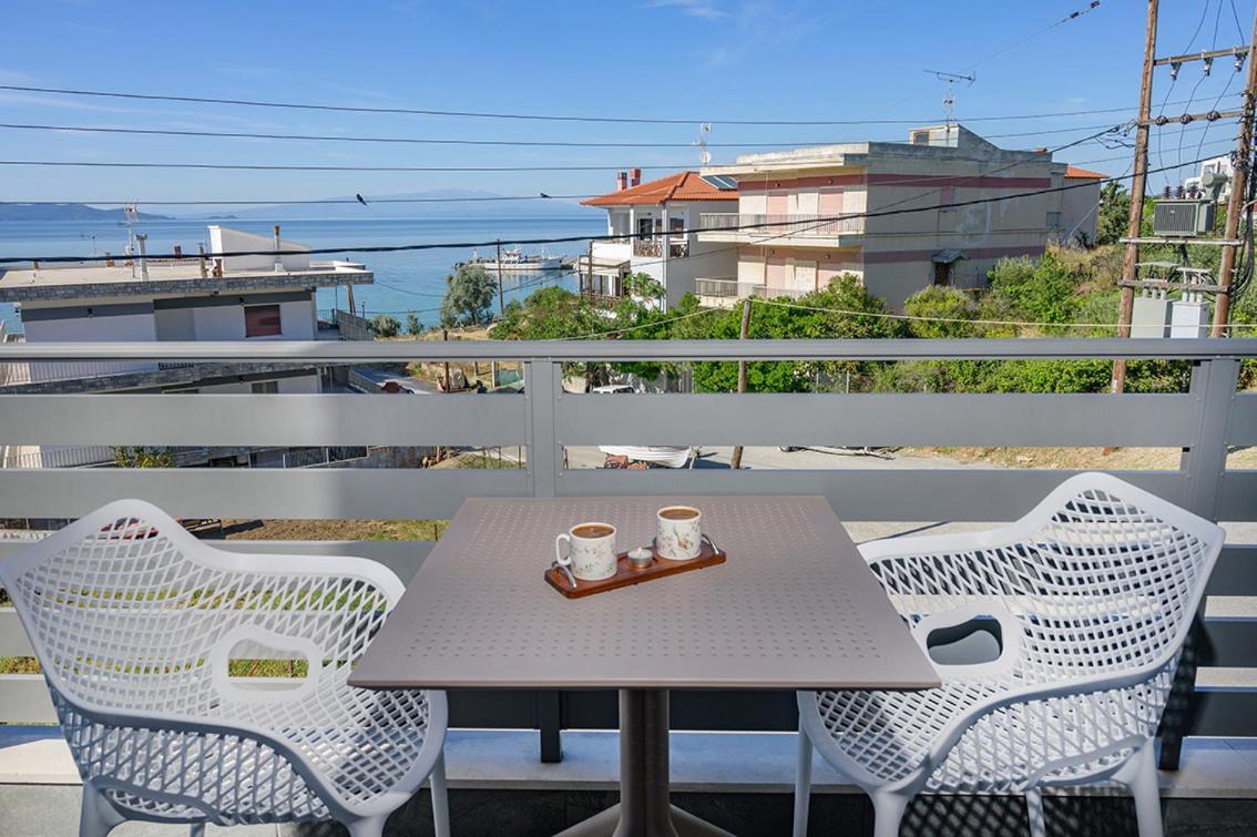 Meltemi luxury apartments Nea Roda Extérieur photo