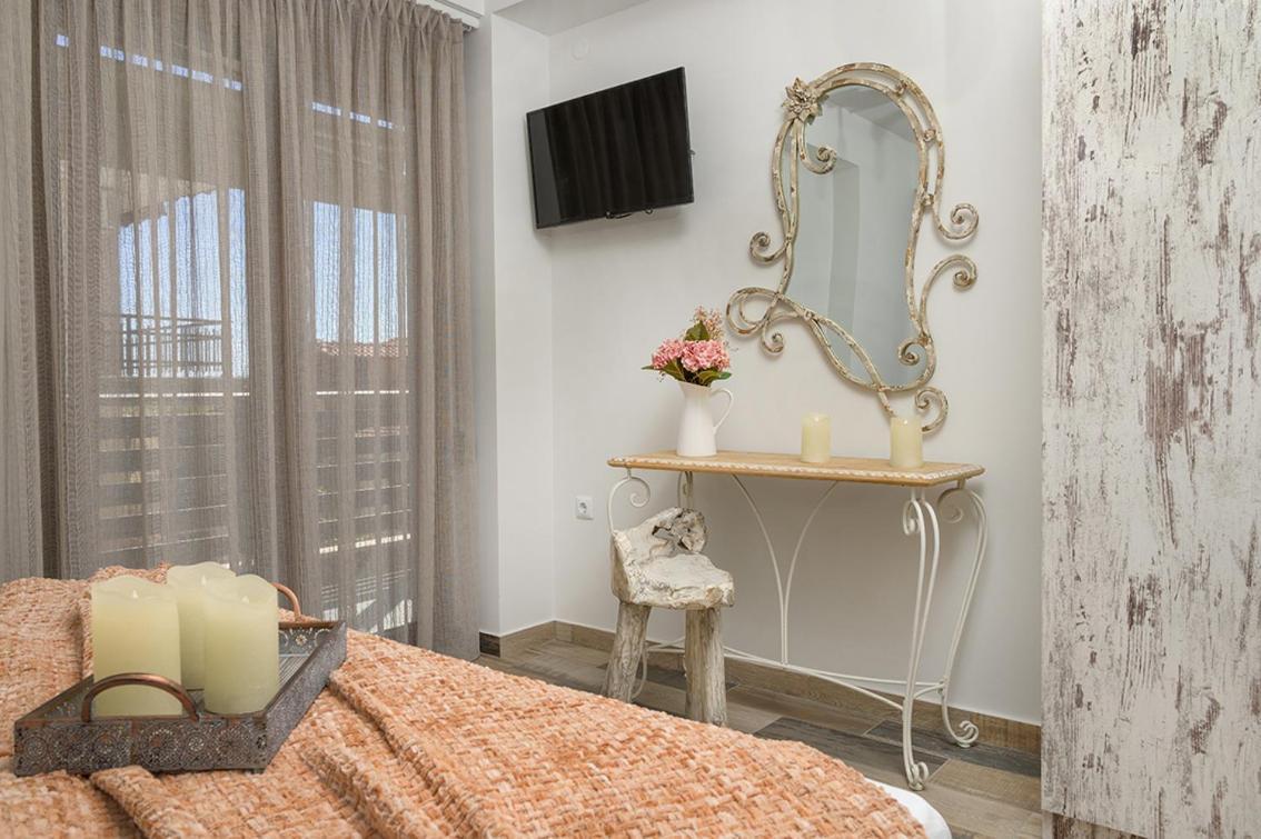 Meltemi luxury apartments Nea Roda Extérieur photo