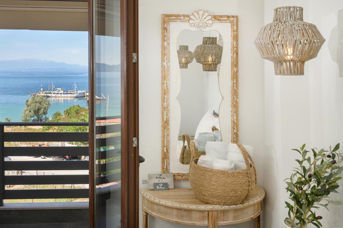 Meltemi luxury apartments Nea Roda Extérieur photo