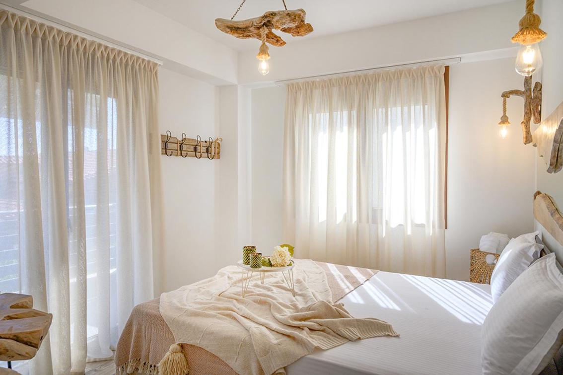 Meltemi luxury apartments Nea Roda Extérieur photo