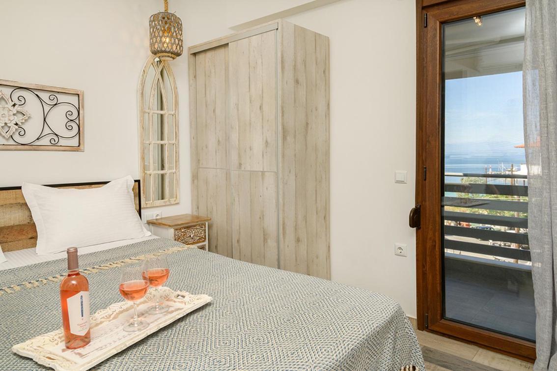 Meltemi luxury apartments Nea Roda Extérieur photo