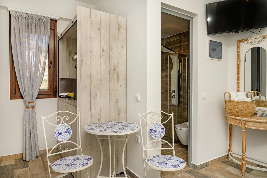 Meltemi luxury apartments Nea Roda Extérieur photo