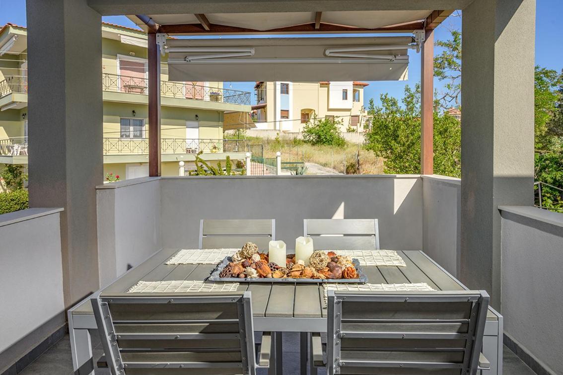 Meltemi luxury apartments Nea Roda Extérieur photo