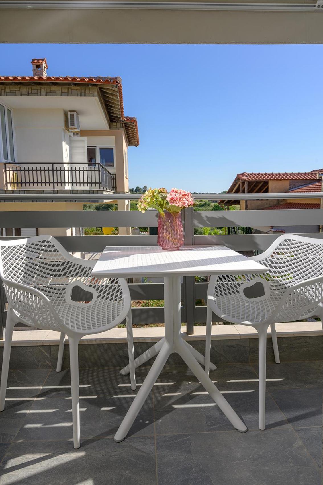 Meltemi luxury apartments Nea Roda Extérieur photo