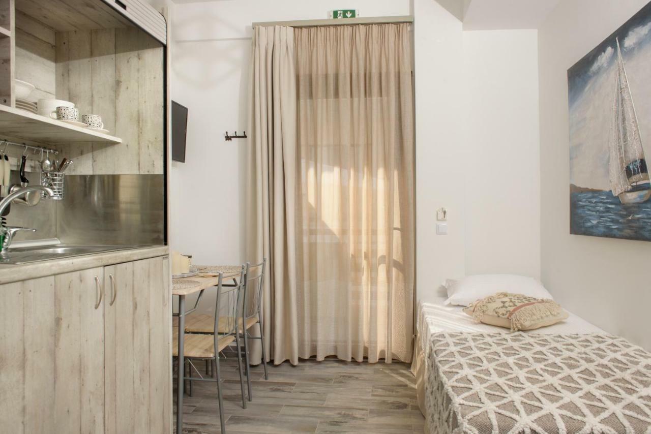 Meltemi luxury apartments Nea Roda Extérieur photo