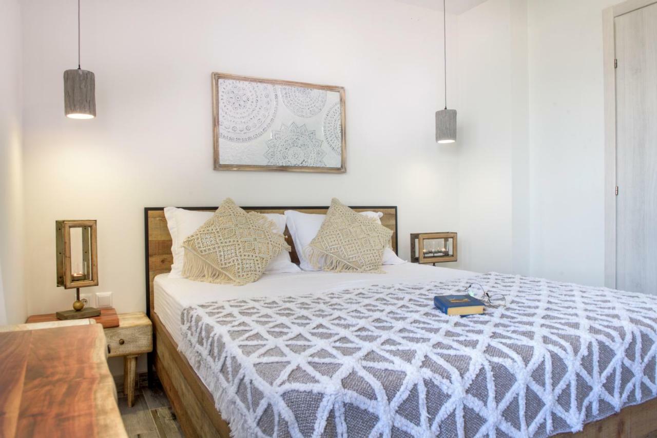 Meltemi luxury apartments Nea Roda Extérieur photo