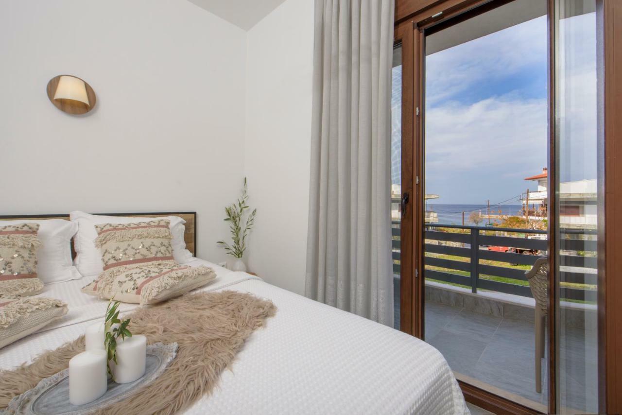 Meltemi luxury apartments Nea Roda Extérieur photo