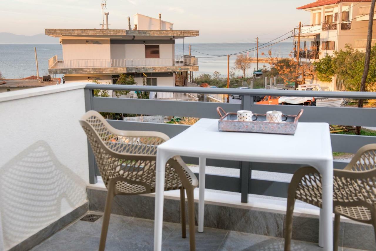 Meltemi luxury apartments Nea Roda Extérieur photo