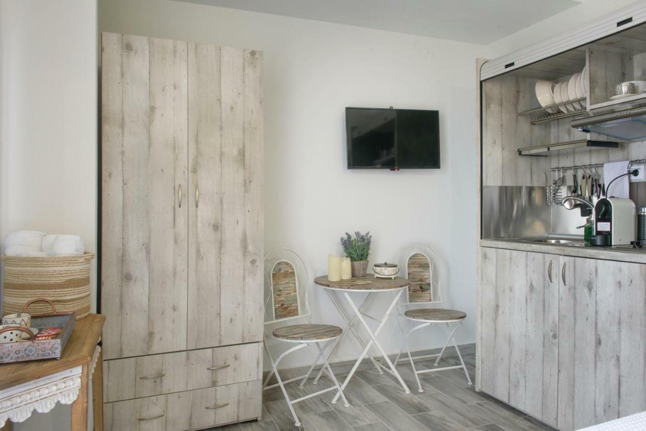 Meltemi luxury apartments Nea Roda Extérieur photo