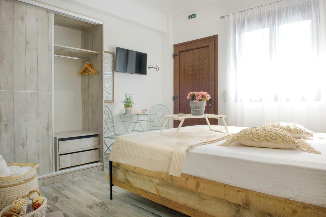 Meltemi luxury apartments Nea Roda Extérieur photo