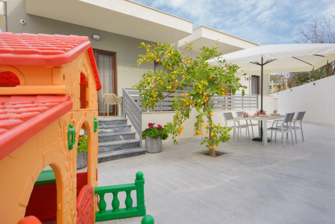 Meltemi luxury apartments Nea Roda Extérieur photo