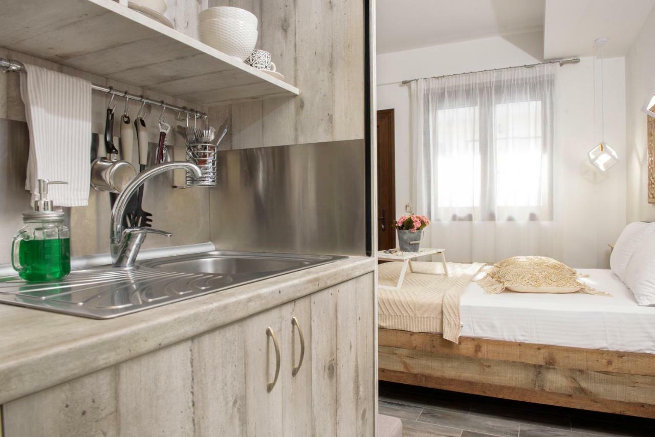 Meltemi luxury apartments Nea Roda Extérieur photo