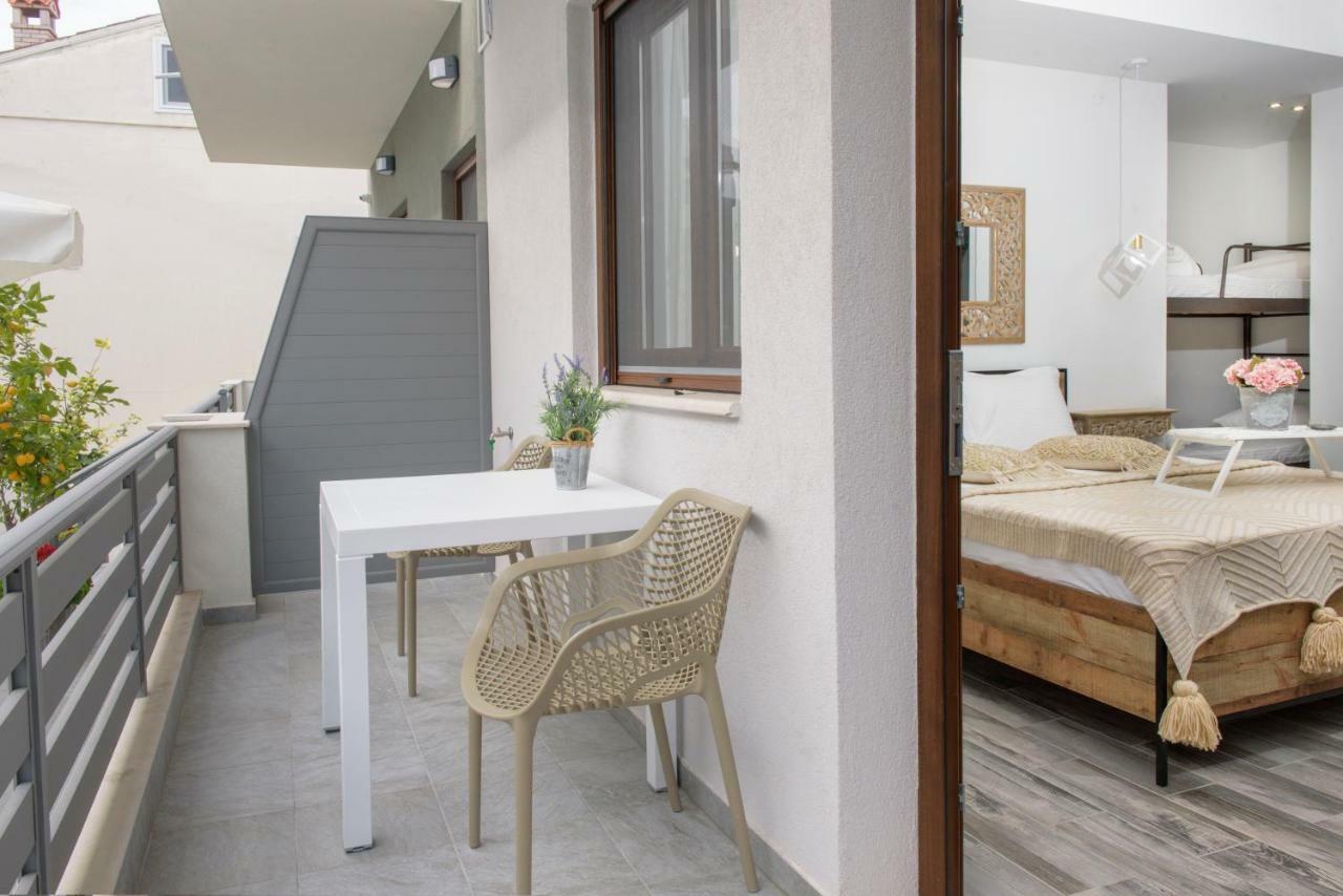 Meltemi luxury apartments Nea Roda Extérieur photo
